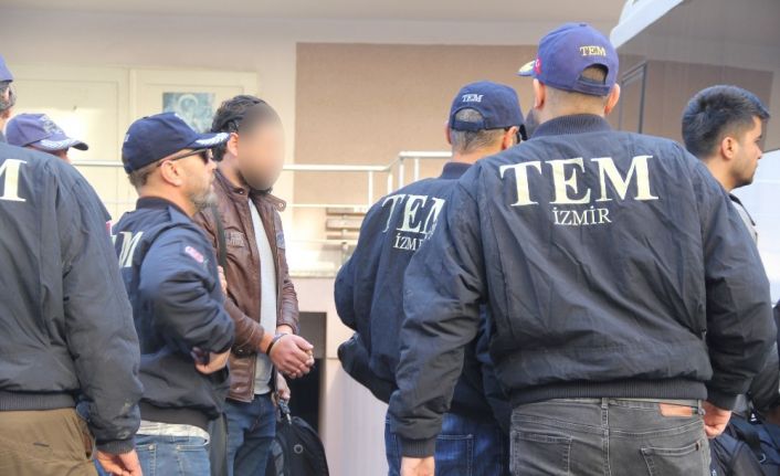 İzmir merkezli 44 ildeki büyük FETÖ operasyonuna 80 tutuklama