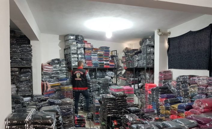 İzmir’de piyasa değeri 4 milyon TL olan sahte giyim ürünü ele geçirildi