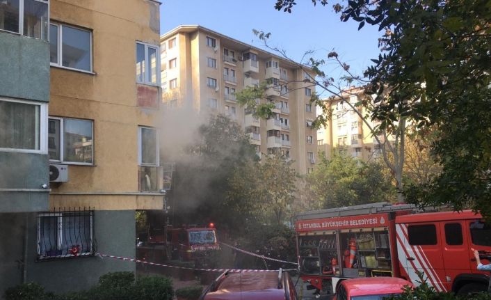 Kadıköy’de 15 katlı apartmanda yangın paniği