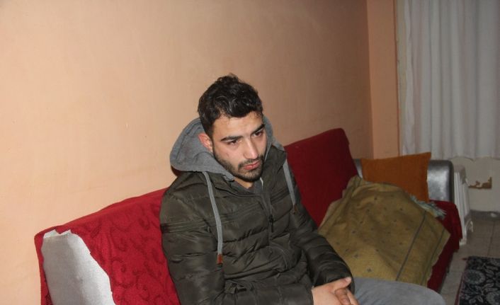 Kazada ölen 3 yaşındaki çocuğun başında çaresizce bekledi