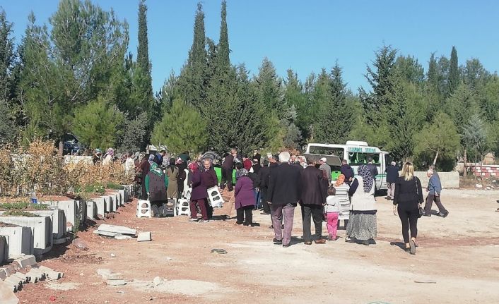 Kocasıyla öldürülen kadın toprağa verildi