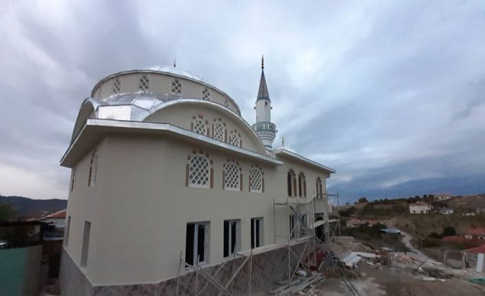 Köylü el ele verip 5 ayda yeni cami yaptı