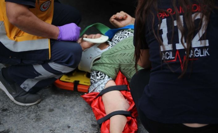 Kuşadası’nda kadın sürücü kadın yayaya çarptı: 1 yaralı