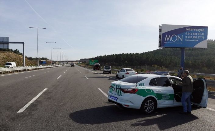 Kuzey Marmara otoyolunda 3 araç birbirine girdi: 1’i ağır 3 yaralı