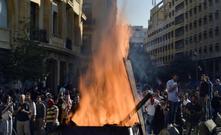 Lübnan’da parlamento oturumları süresiz ertelendi