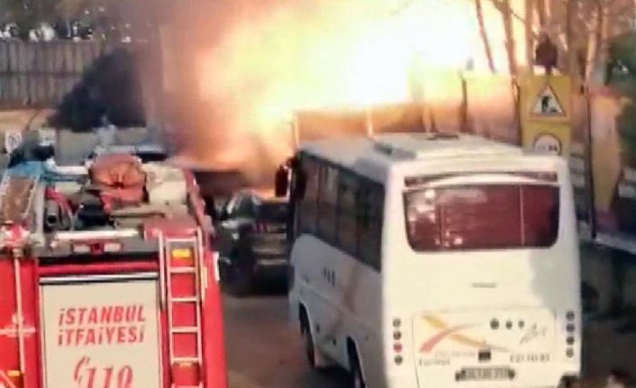 Kadıköy’de korkutan patlama anı kamerada