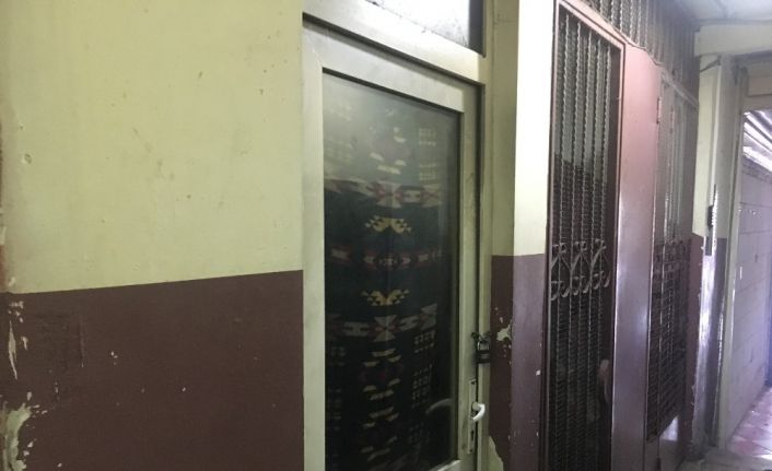 Karaköy’de başörtülü kıza saldıran kadının komşularına terör estirdiği ortaya çıktı