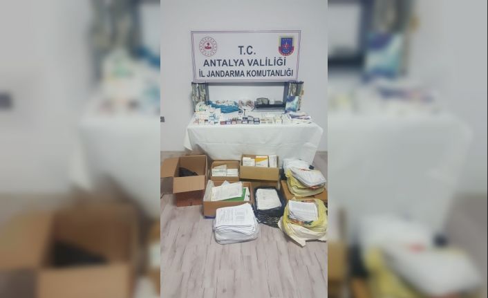 Para karşılığı uyuşturucu hap satan ve turistlere sahte rapor düzenleyen doktor yakalandı