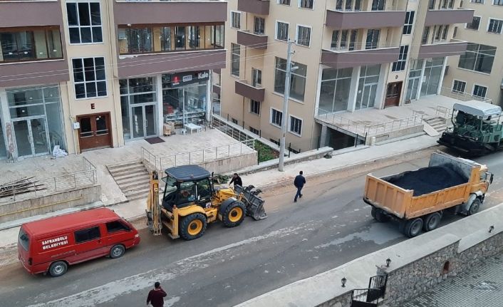 Safranbolu’da asfalt çalışması sürüyor
