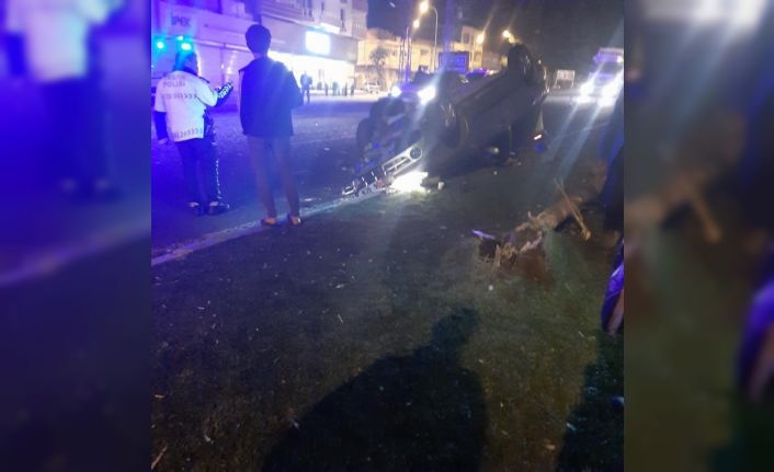 Siverek’te otomobil refüje çarparak takla attı: 6 yaralı