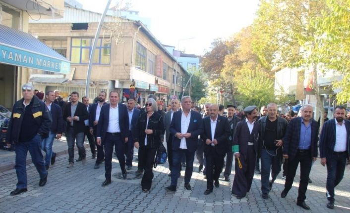 Sürü filmi oyuncuları, filmin çekildiği yeri 41 yıl sonra ziyaret etti