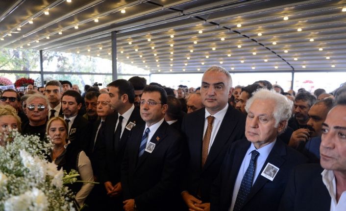 Usta tiyatrocu Yıldız Kenter son yolculuğuna uğurlandı