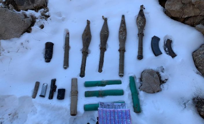 Van’da PKK’ya ait 4 antitank roketatar ve 1 antipersonel roketatar ele geçirildi