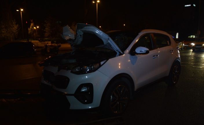 Vatan Caddesinde yolun karşısına geçmek isteyen kişiye otomobil çarptı