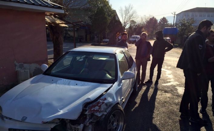 Yangına müdahaleye giden itfaiye otomobil ile çarpıştı