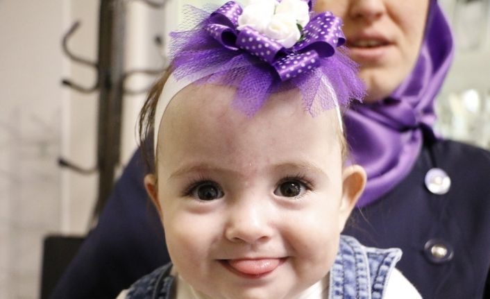 Yaşamaz denilen Hafsa Ceren bebek hayata tutunup 13 aylık oldu