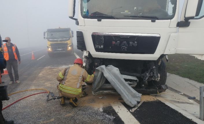 Yoğun sis İstanbul Havalimanı yolunda kazayı beraberinde getirdi