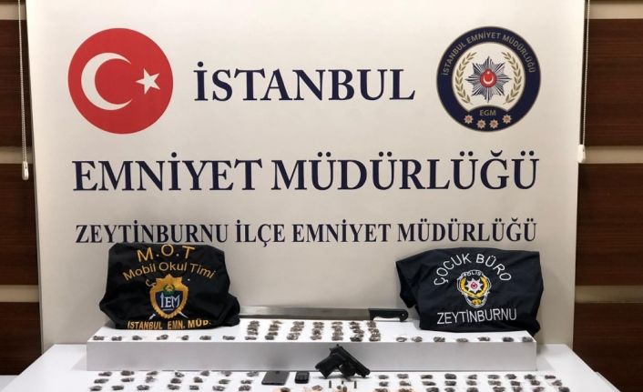 Zeytinburnu’nda polis meyve sandıkları arasında uyuşturucu ele geçirdi