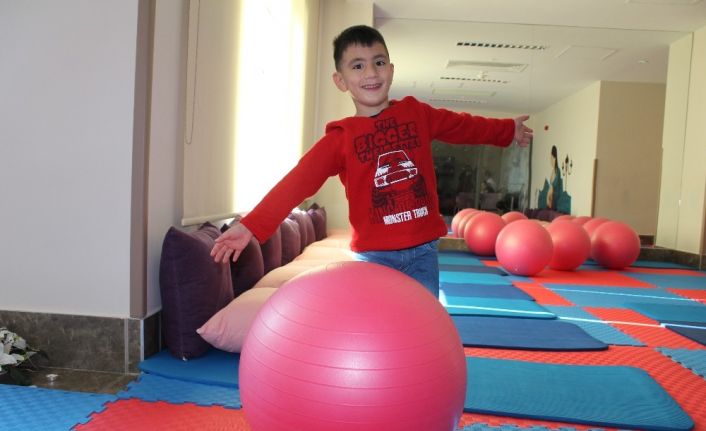 900 gram doğdu, yaşam savaşını kazandı, şimdi 5 yaşında