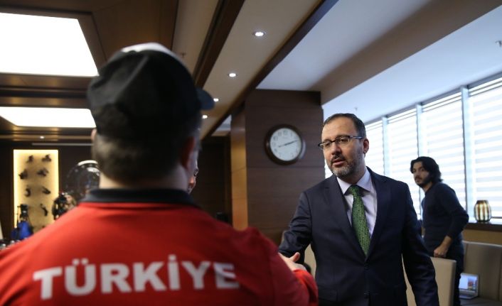 Bakan Kasapoğlu, Avrupa ve dünya şampiyonu olan özel sporcuları ağırladı