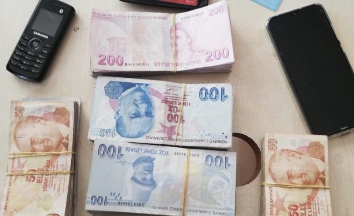 Dolandırıcıların elinden yaşlı kadını polis kurtardı