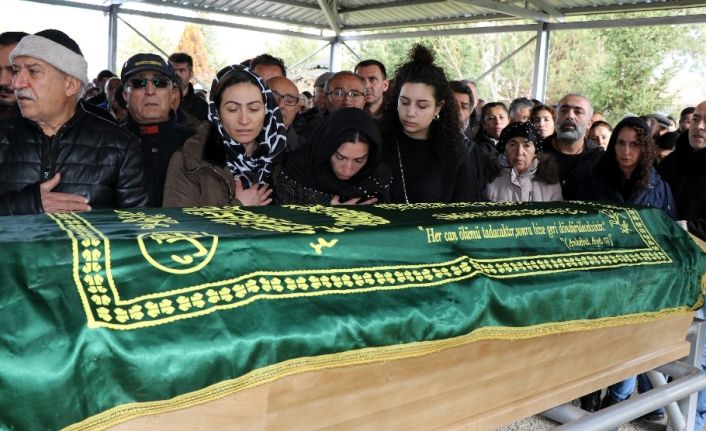 İsviçre’de trafik kazasında hayatını kaybeden 3 kişi Erzincan’da son yolculuklarına uğurlandı