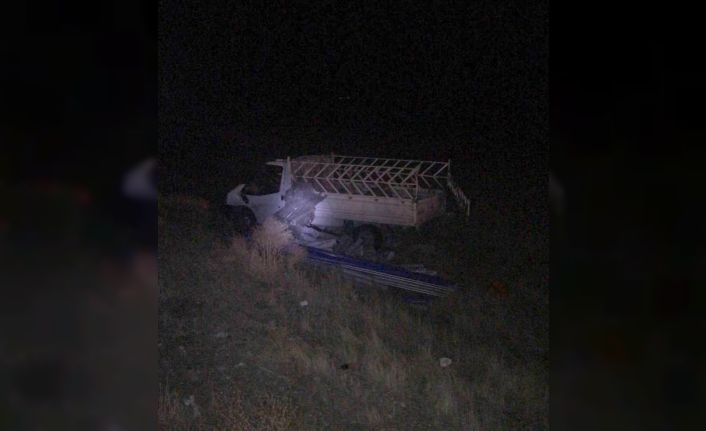 Kamyonet takla attı: 2 yaralı