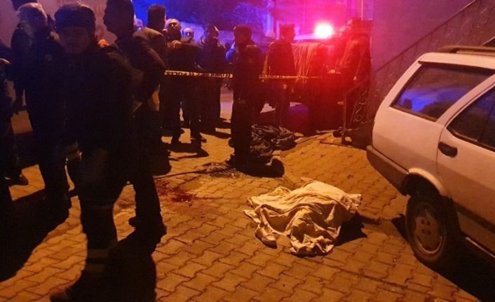 Otomobil karşı yönden gelen motosiklete çarptı... Aracın altında kalan kadın 700 metre sürüklendi