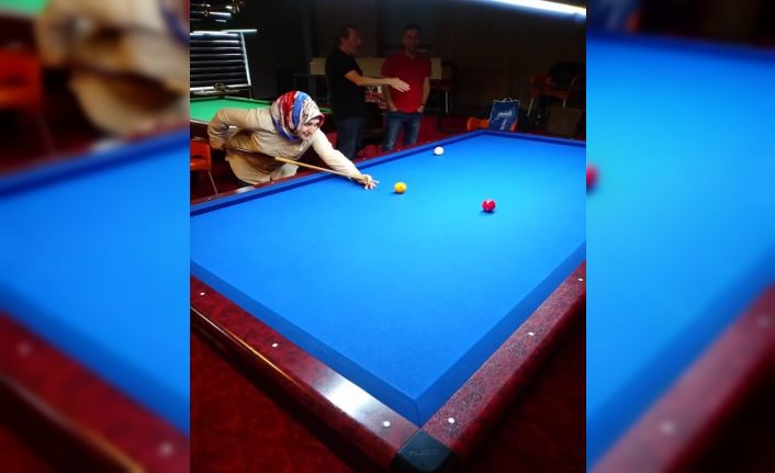 Ev hanımı eşinden ilham aldı, bilardo antrenörü oldu