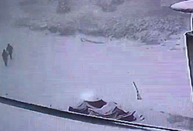 (Özel) Uludağ’da kayıp iki dağcının ormana girdiği anların görüntüleri ortaya çıktı