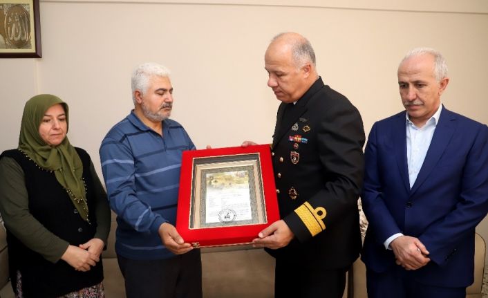 Şehit Mustafa Korkmaz’ın anne ve babasına ‘Şehadet Belgesi’ takdim edildi