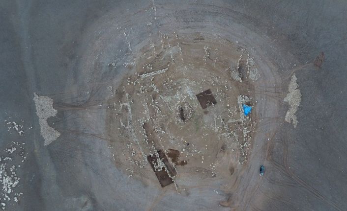 Suların çekilmesiyle ortaya çıkan höyüğün 12 bin yıllık olduğu belirlendi