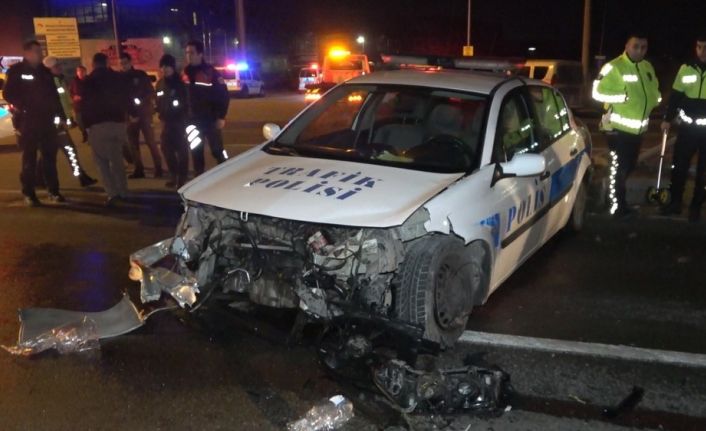 Şüpheli aracı kovalayan trafik ekibi kaza yaptı: 2’si polis 3 yaralı