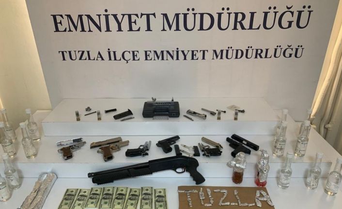 Tuzla’da bekçileri görünce duran araçtaki 3 şahıs suç makinesi çıktı