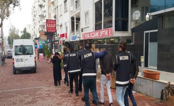 Vatandaşların dini ve vicdani duygularını istismar ederek yüz binlerce lira dolandırdılar