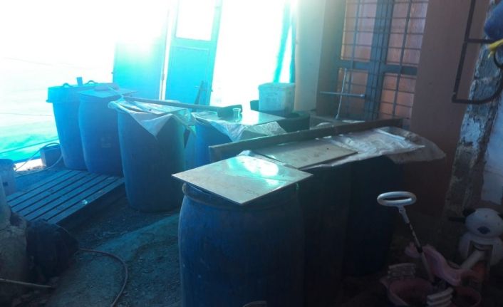 Adana’da bin 380 litre kaçak içki ele geçirildi