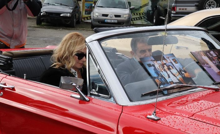 Adile Naşit ve Münir Özkul anısına 45 yıl sonra bir araya geldiler