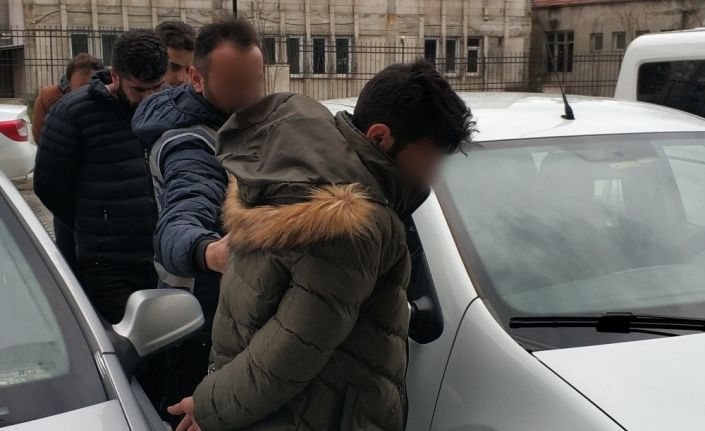 “Adın FETÖ’ye karıştı" deyip evdeki para ve altınları alan sahte polisler tutuklandı