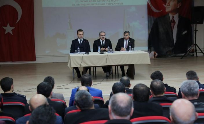 Altıntaş’ta muhtarlar toplantısı