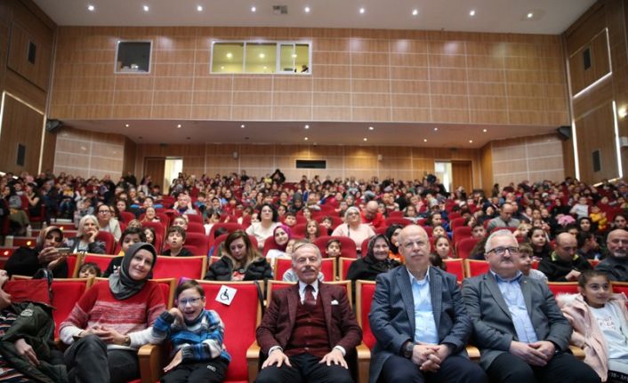 Bayrampaşalı çocuklar doyasıya eğlendi