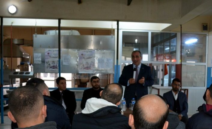 Cezaevinde din istismarı ile terör örgütleri hakkında konferans verildi