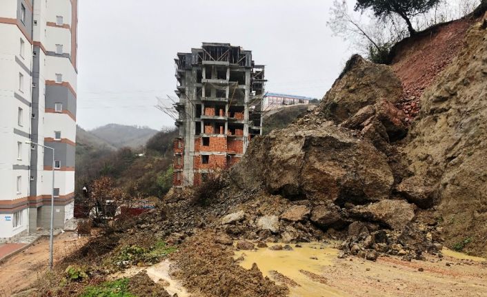 Fatsa’da korkutan heyelan