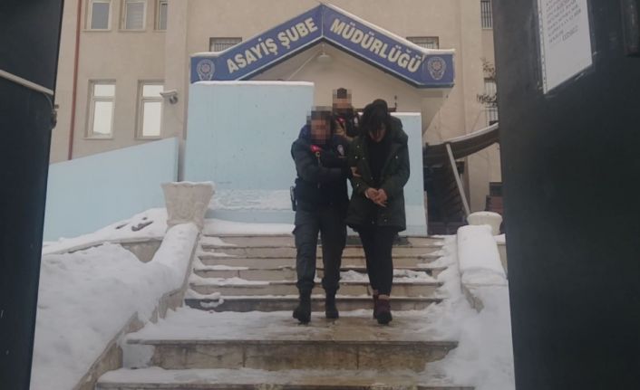 Girdikleri ikametteki şahısları darp edip paralarını gasp eden 3 kişi tutuklandı