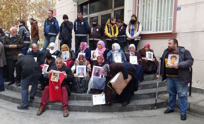 HDP önündeki ailelerin evlat nöbeti 122’inci gününde