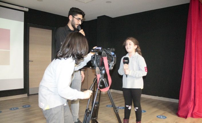 İHA muhabiri Başal’dan minik öğrencilere gazetecilik semineri
