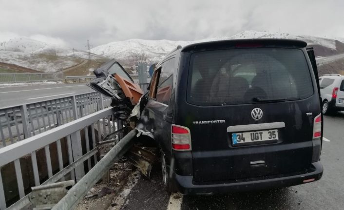 Kaza anı saniye saniye cep telefonu kamerasına yansıdı