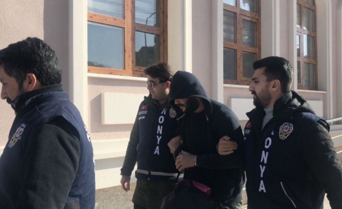 Market sahibini gasp eden cezaevi firarisi gizli bölmede yakalandı