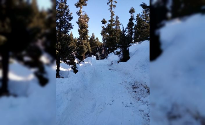 Mersin’de heyelandan kapanan yollar açıldı