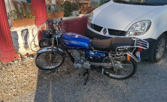 Motosiklet otomobile çarptı: 1 yaralı