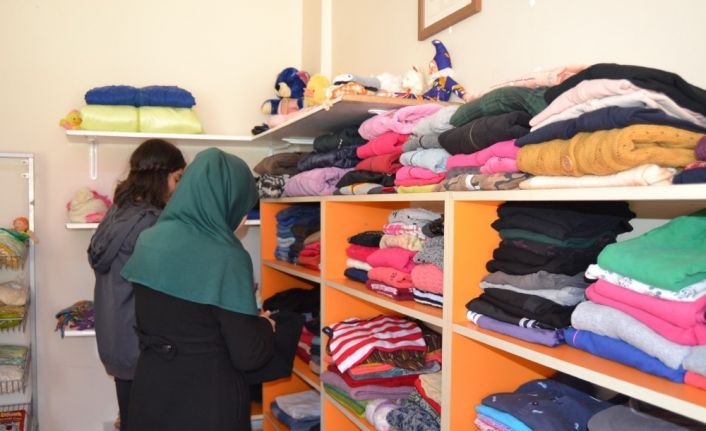 Ortaokulda ihtiyaç sahibi öğrenciler için ’Sosyal Market’ açtılar